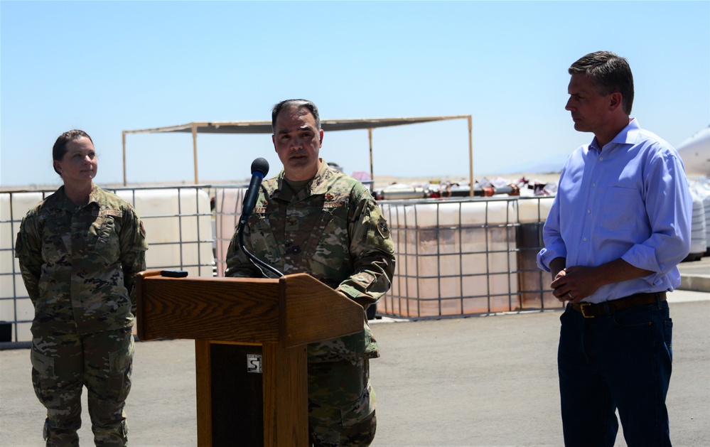 Sen. Heinrich (NM-D) visits Air Tanker Base at Kirtland AFB