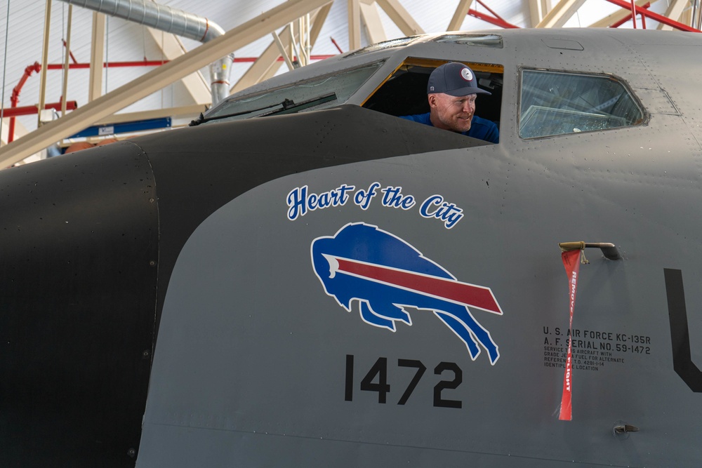 NFL Buffalo Bills coaching staff visits the 914th Air Refueling Wing