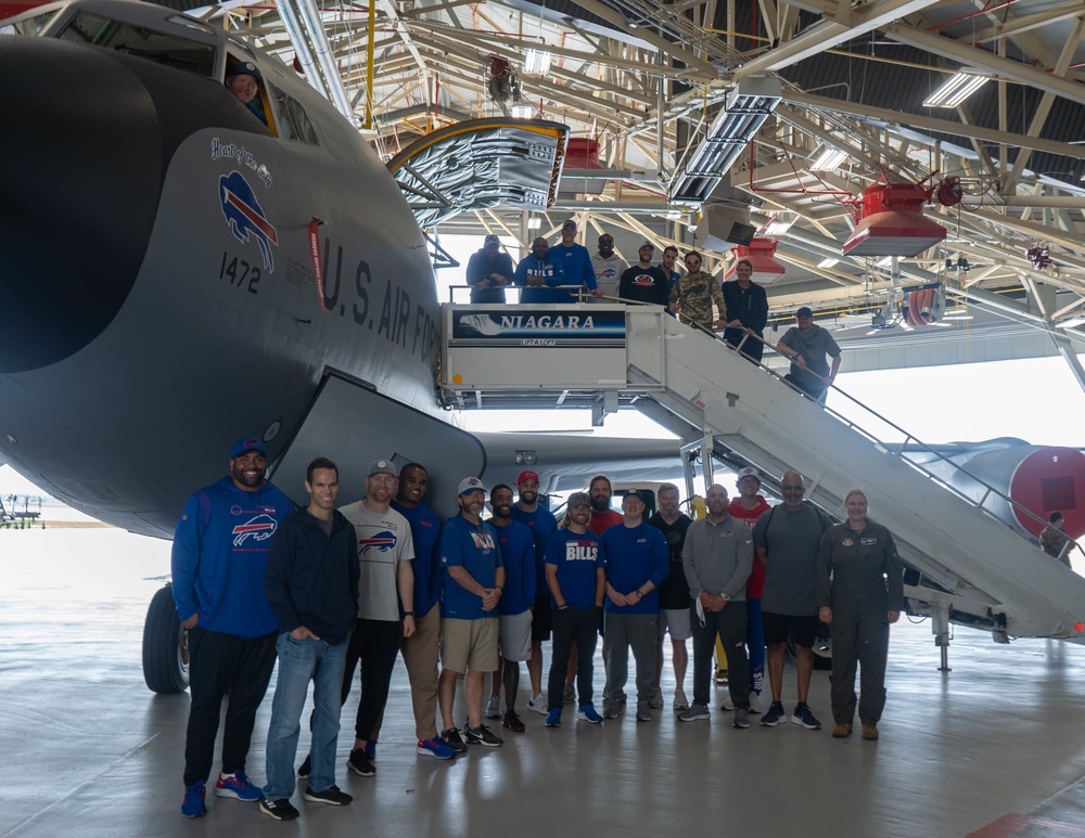 DVIDS - Images - NFL Buffalo Bills coaching staff visits the 914th