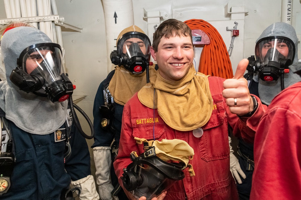 USS Portland (LPD 27) Trains to Perform Vertical Hatch Rescue