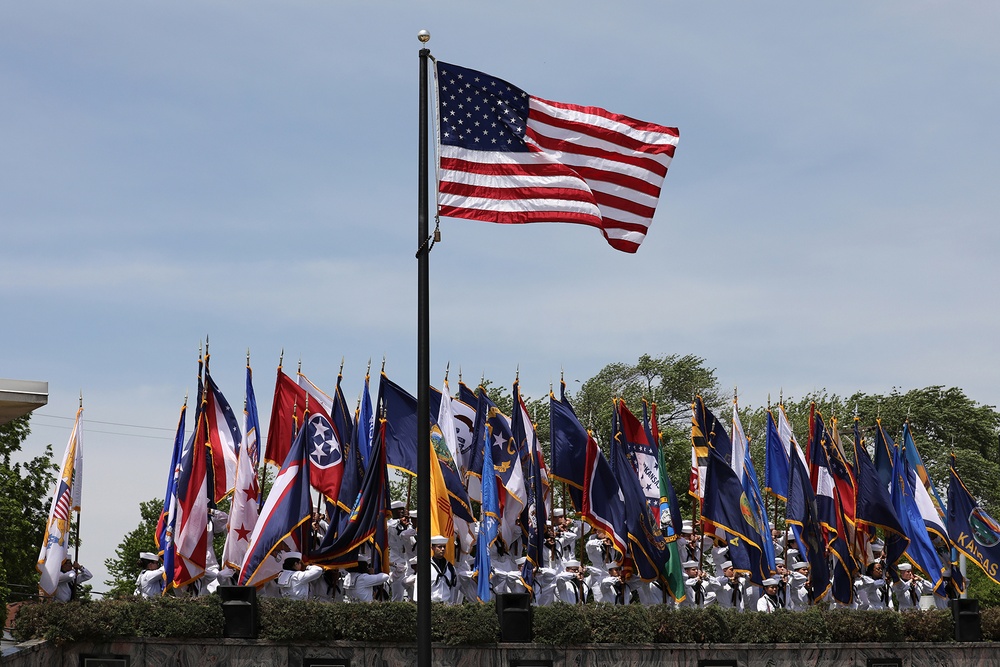 Army Reserve leaders remember fallen heroes and Gold Star families with their local communities