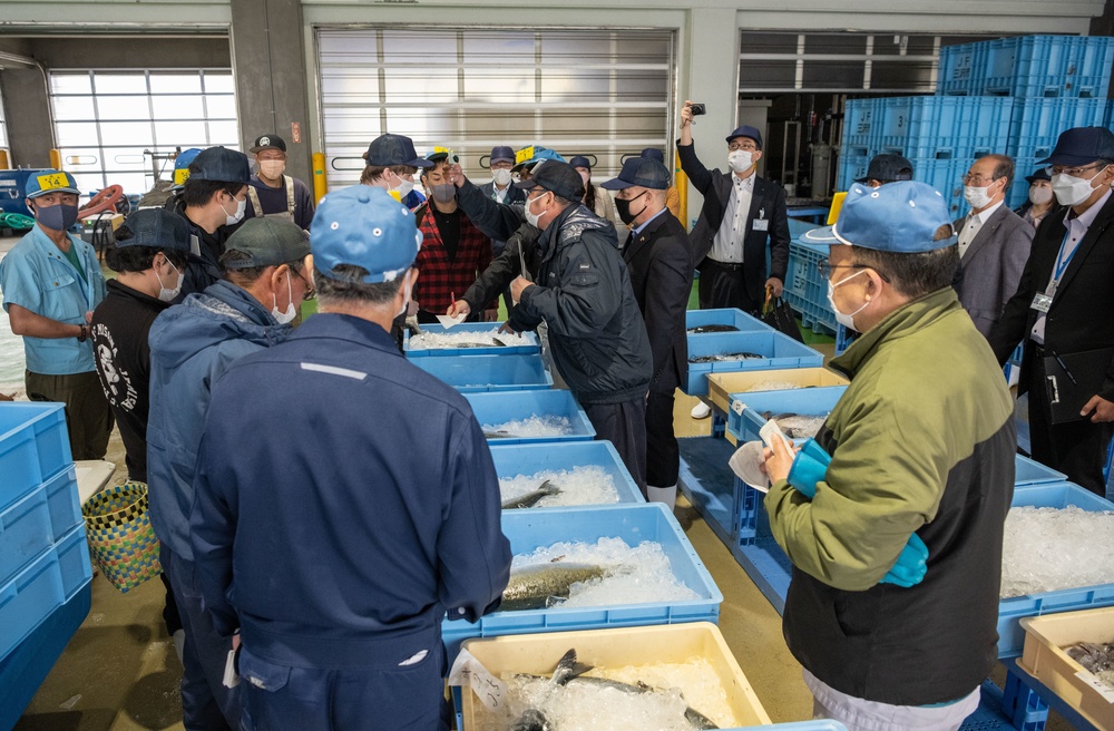 Misawa Air Base Commander becomes Misawa's Mayor for a Day