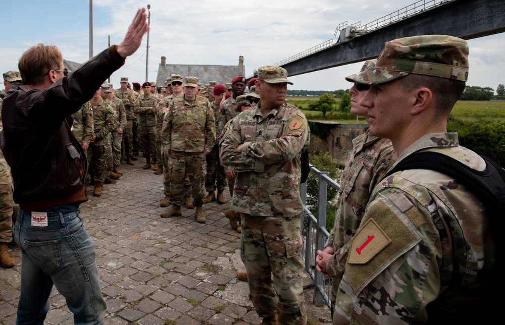 1st Infantry Division and 101st Airborne Division Soldiers Honor the 2nd Armored Division at Carentan