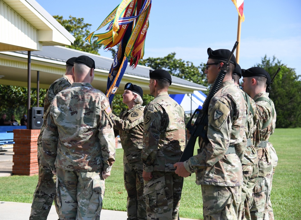 Lt. Col. April Kearney Assumes Command of the 1st Battalion, 11th Aviation Regiment