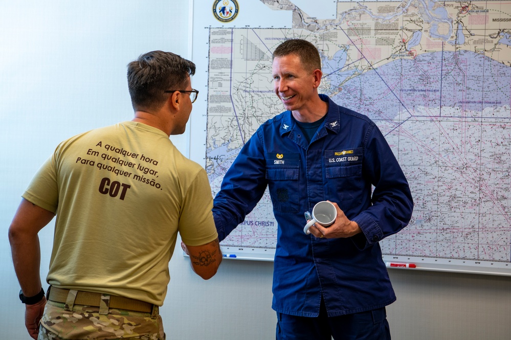 Comando de Operações Táticas visits Coast Guard units in Houston, Texas