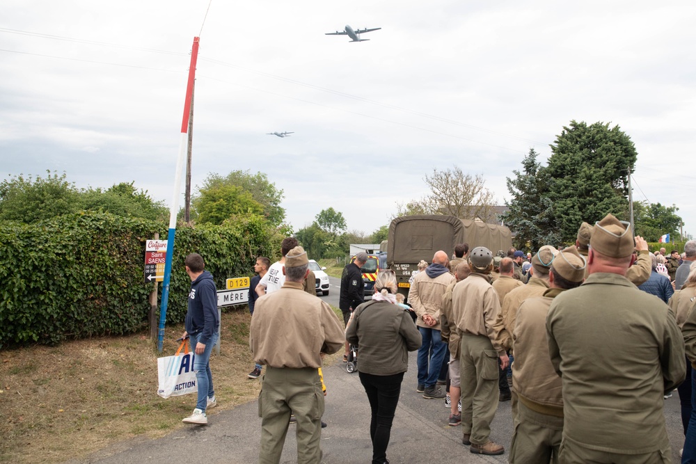 U.S. Army paratroopers honor pathfinders from D Day