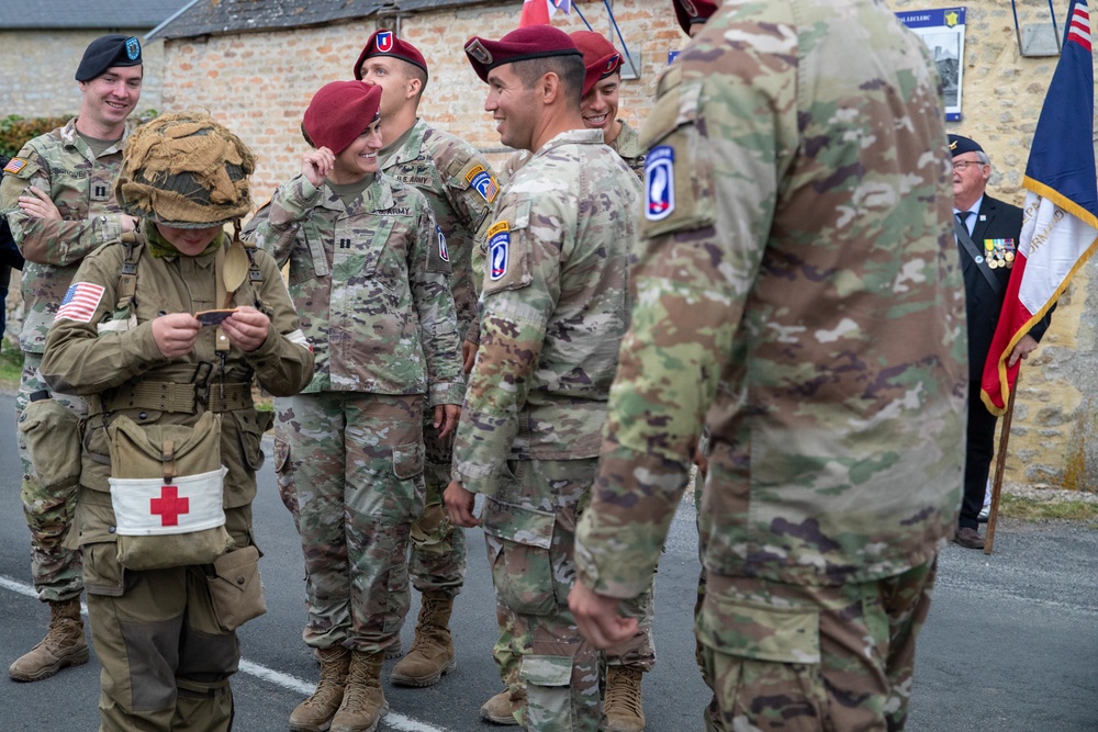 DVIDS - Images - U.S. Army paratroopers honor pathfinders from D Day ...