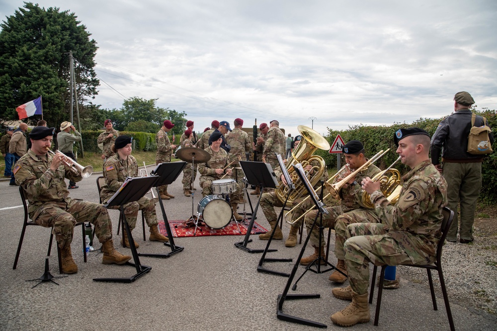 U.S. Army paratroopers honor pathfinders from D Day