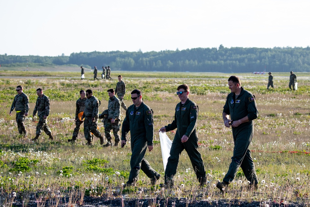 3rd Wing Airmen conduct FOD walk
