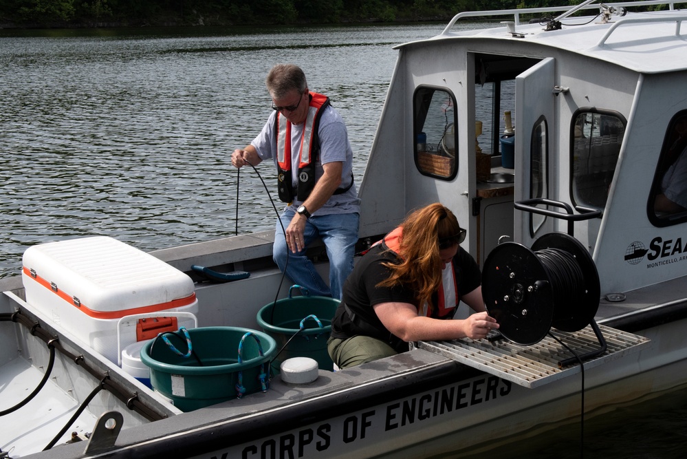 Team explains how it surveys Lake Cumberland’s water quality