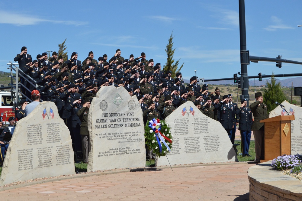 Memorial ceremony honors fallen