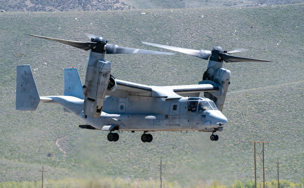 VMM-161 conduct logistics support mission; high altitude landings at Mountain Warfare Training Center