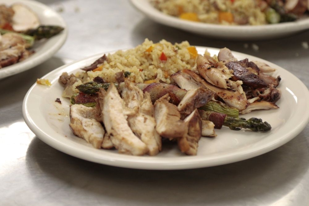 Pregnant and Postpartum Soldiers Cook with Corporate Chef
