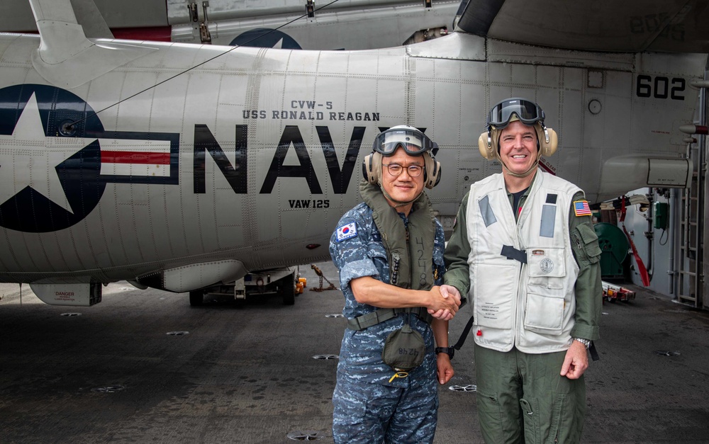 USS Ronald Reagan (CVN 76) hosts Republic of Korea Navy Rear Admiral