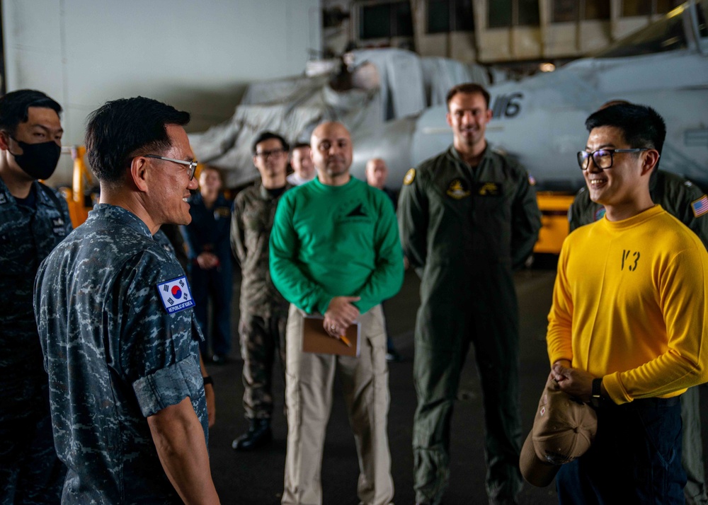 USS Ronald Reagan (CVN 76) hosts Republic of Korea Navy Rear Admiral