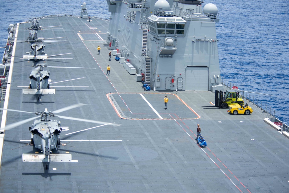 USS Ronald Reagan (CVN 76) Conducts Joint Operations with ROKS Marado (LPH 6112)