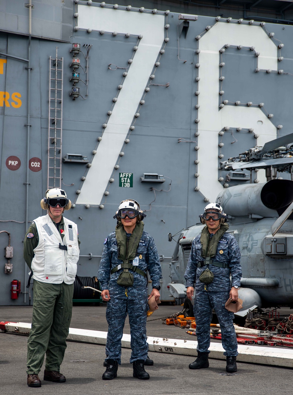 USS Ronald Reagan (CVN 76) hosts Republic of Korea Navy Rear Admiral