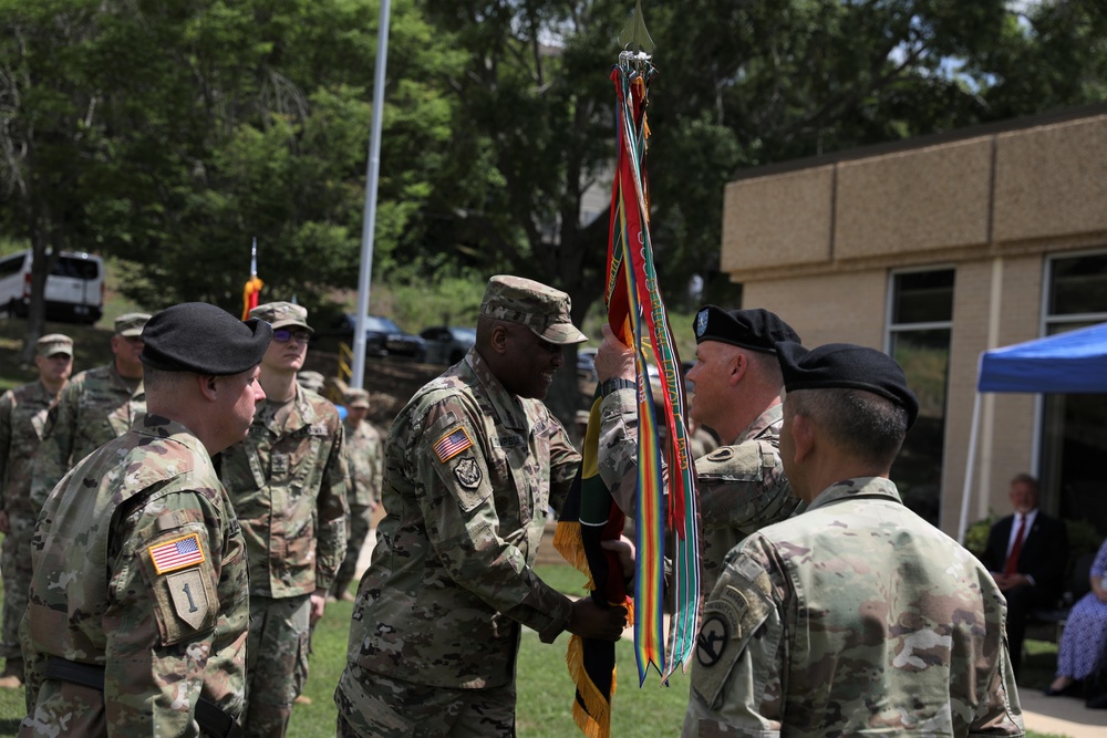 The “Golden Acorn” Division hosts Change of Command