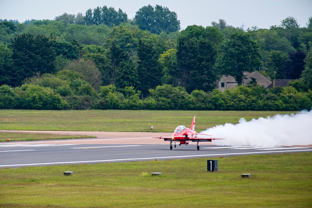 Red Arrows prep for Queen’s Platinum Jubilee at RAF Fairford