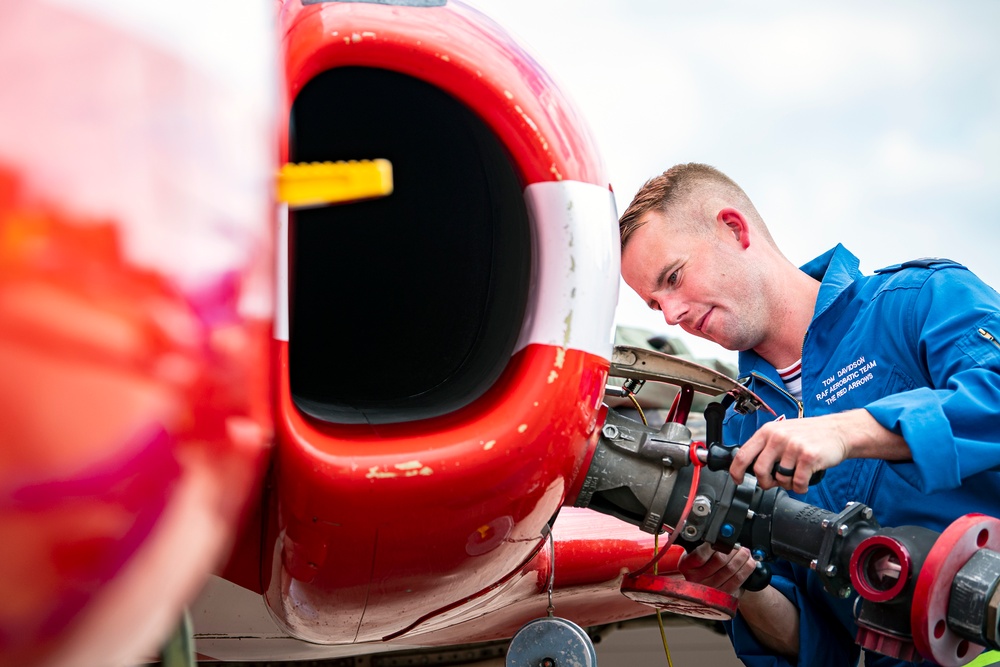 Red Arrows prep for Queen’s Platinum Jubilee at RAF Fairford