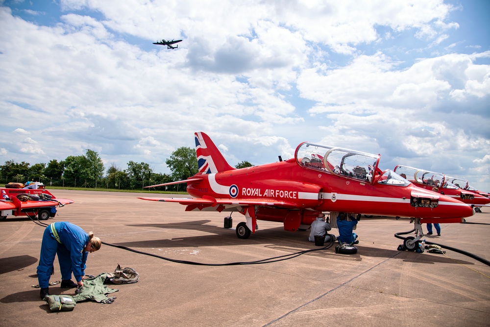 Red Arrows prep for Queen’s Platinum Jubilee at RAF Fairford