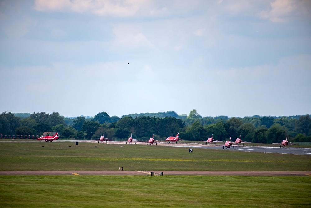 Red Arrows prep for Queen’s Platinum Jubilee at RAF Fairford
