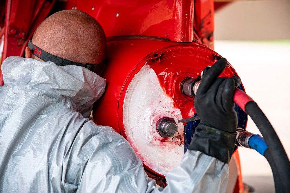 Red Arrows prep for Queen’s Platinum Jubilee at RAF Fairford