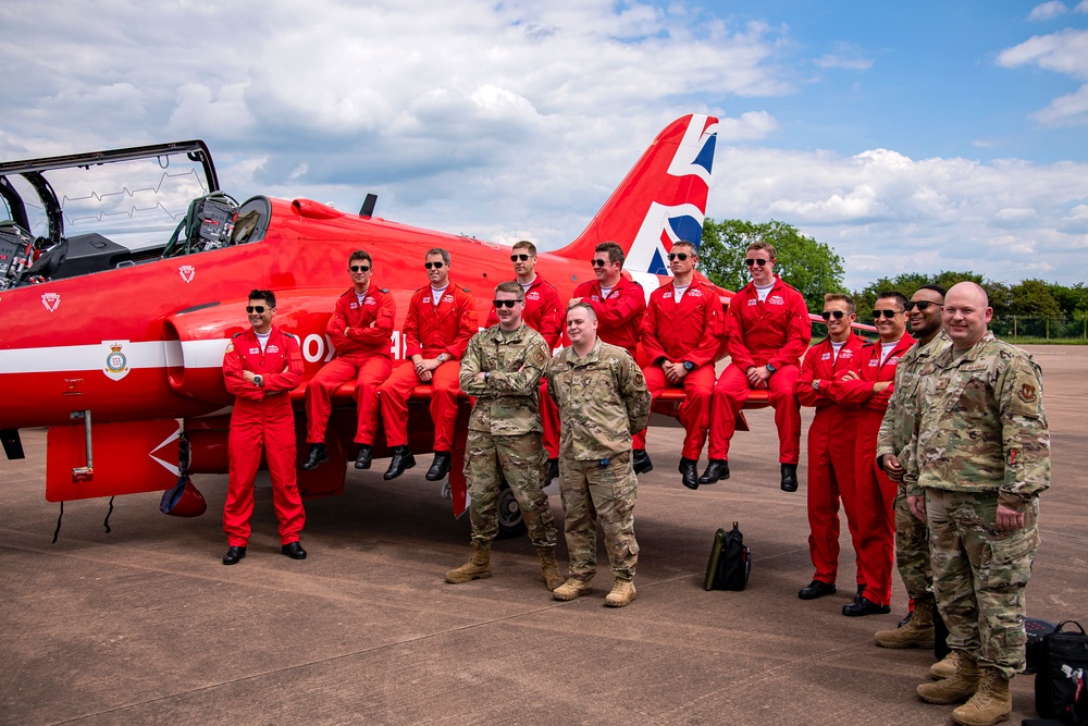 Red Arrows prep for Queen’s Platinum Jubilee at RAF Fairford