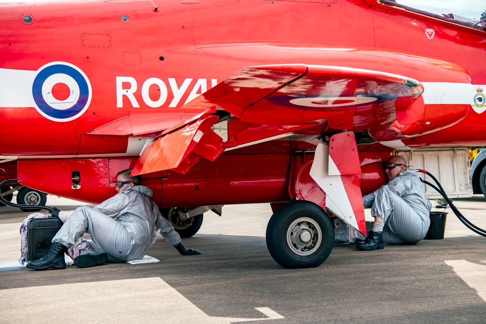 Red Arrows prep for Queen’s Platinum Jubilee at RAF Fairford