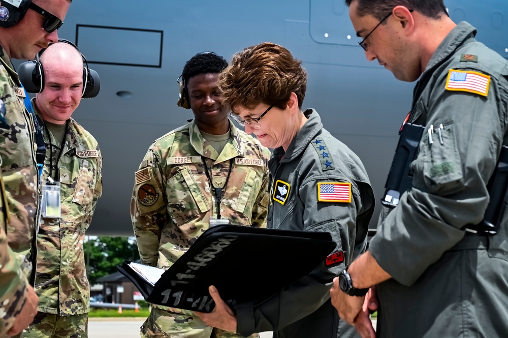 U.S. Transcom Commander visits Joint Base MDL