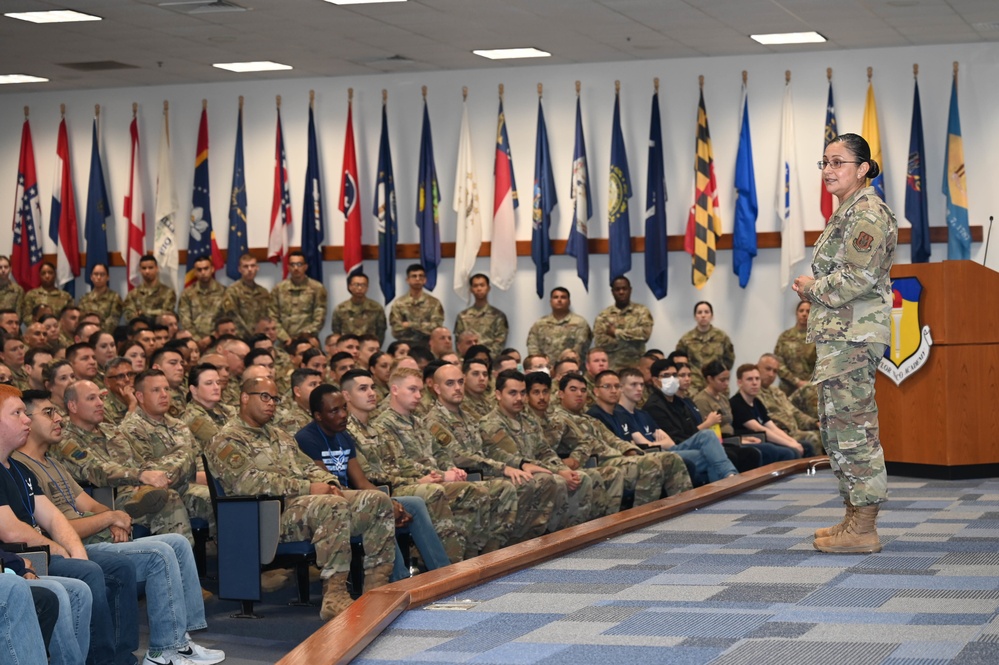 4th Air Force command chief visits Alamo Wing