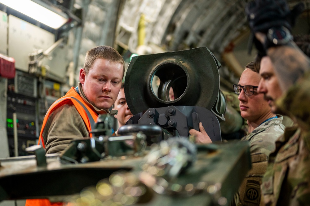 Alaskan Air National Guard Unit Delivers Six M777 Howitzers to Eastern Europe