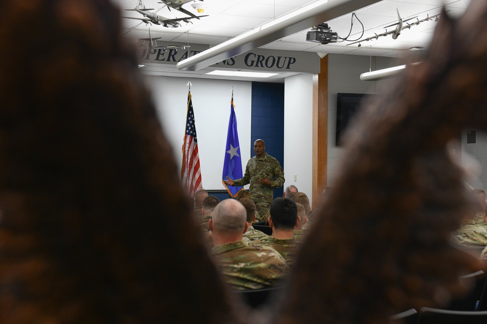 Air Force's top cop delivers top award to 910th's Defenders