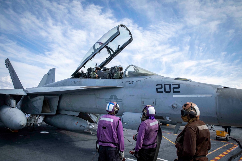 Commander, Carrier Strike Group 4 Flies a F/A-18F Super Hornet Aircraft