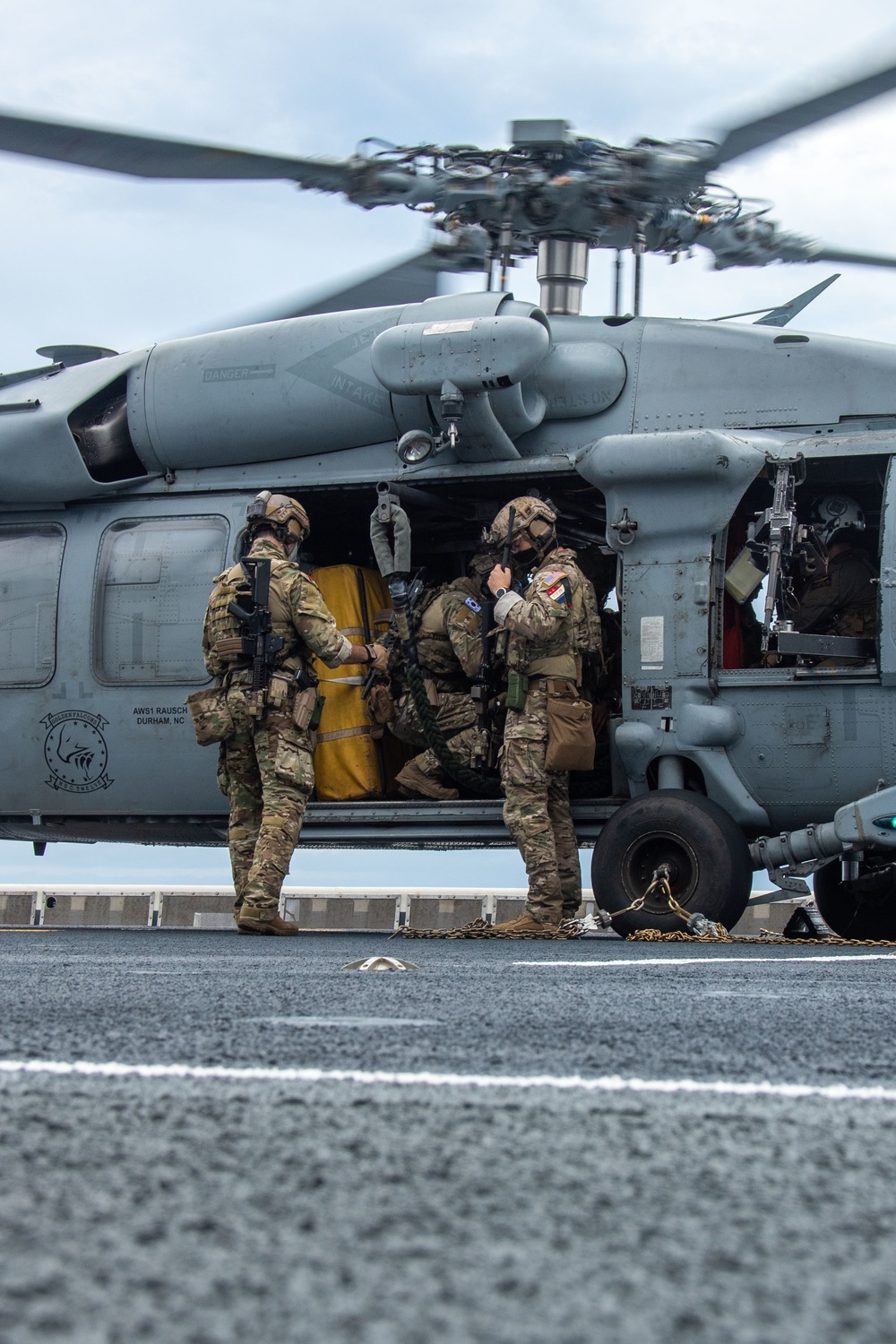 USS Ronald Reagan (CVN 76) conducts bilateral training exercises with Republic of Korea special forces