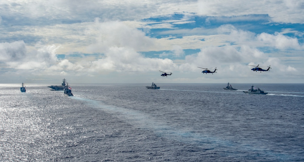 USS Ronald Reagan (CVN 76) conducts formation sailing with Carrier Strike Group 5, Republic of Korea Navy