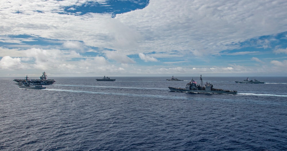 USS Ronald Reagan (CVN 76) conducts formation sailing with Carrier Strike Group 5, Republic of Korea Navy