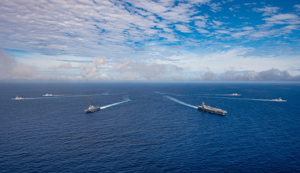 USS Ronald Reagan (CVN 76) conducts formation sailing with Carrier Strike Group 5, Republic of Korea Navy