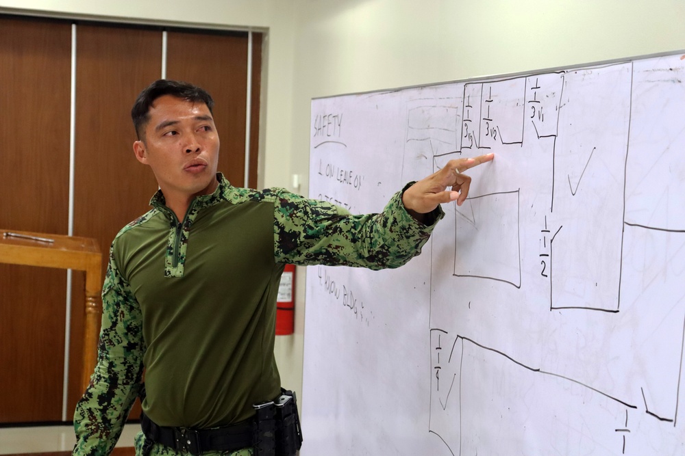 Philippine National Police, Coast Guard SOF demonstrate SSE for U.S. Green Berets