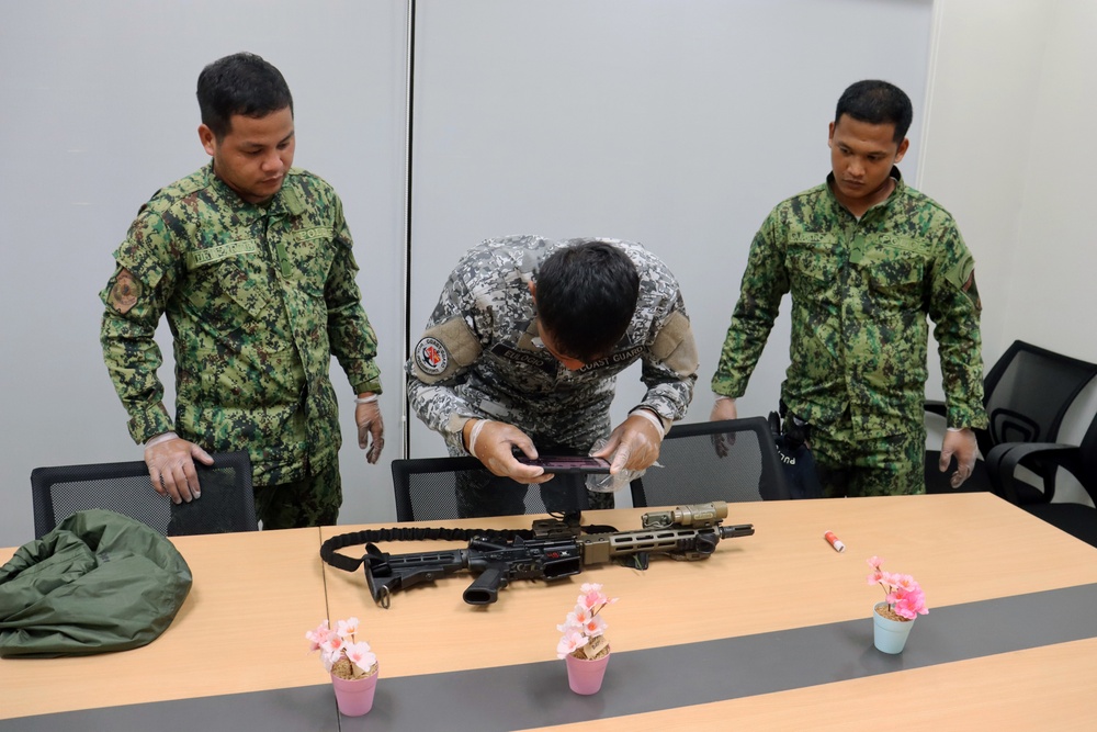 Philippine National Police, Coast Guard SOF demonstrate SSE for U.S. Green Berets