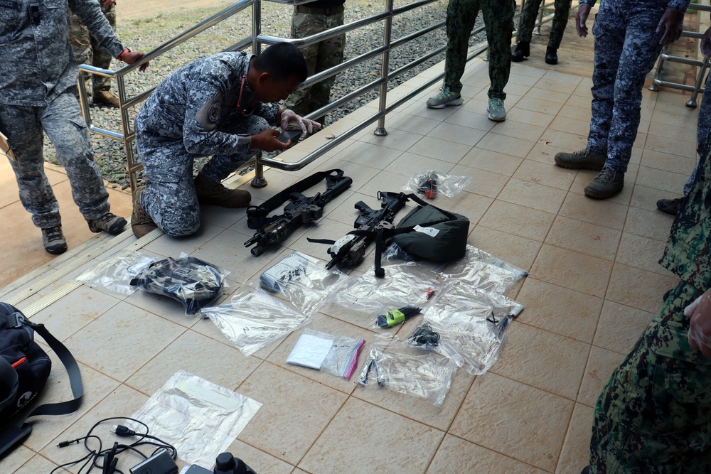 Philippine National Police, Coast Guard SOF demonstrate SSE for U.S. Green Berets
