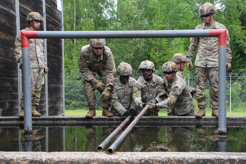 10th BEB teamwork at Leaders Reaction Course