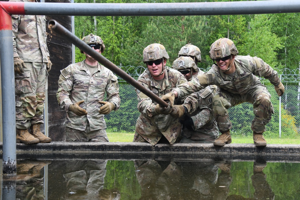 10th BEB teamwork at Leaders Reaction Course