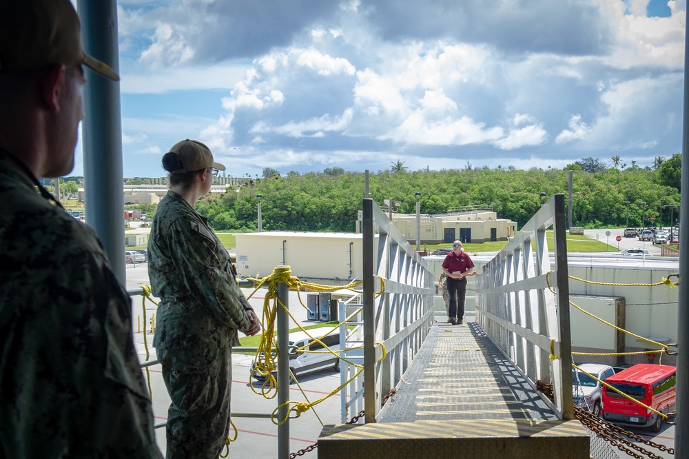 Military Sealift Command Director, Maritime Operations Visits Frank Cable