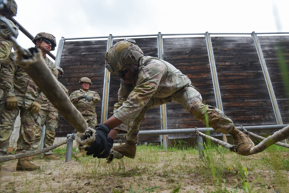 10th BEB teamwork at Leaders Reaction Course