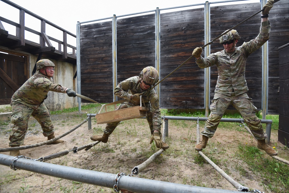 10th BEB teamwork at Leaders Reaction Course