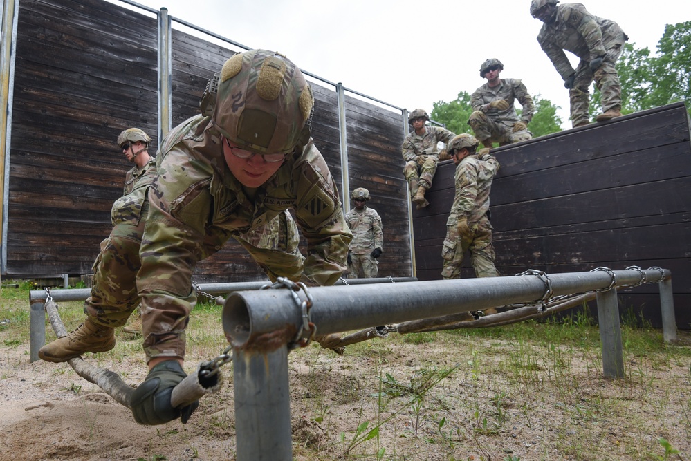 10th BEB teamwork at Leaders Reaction Course