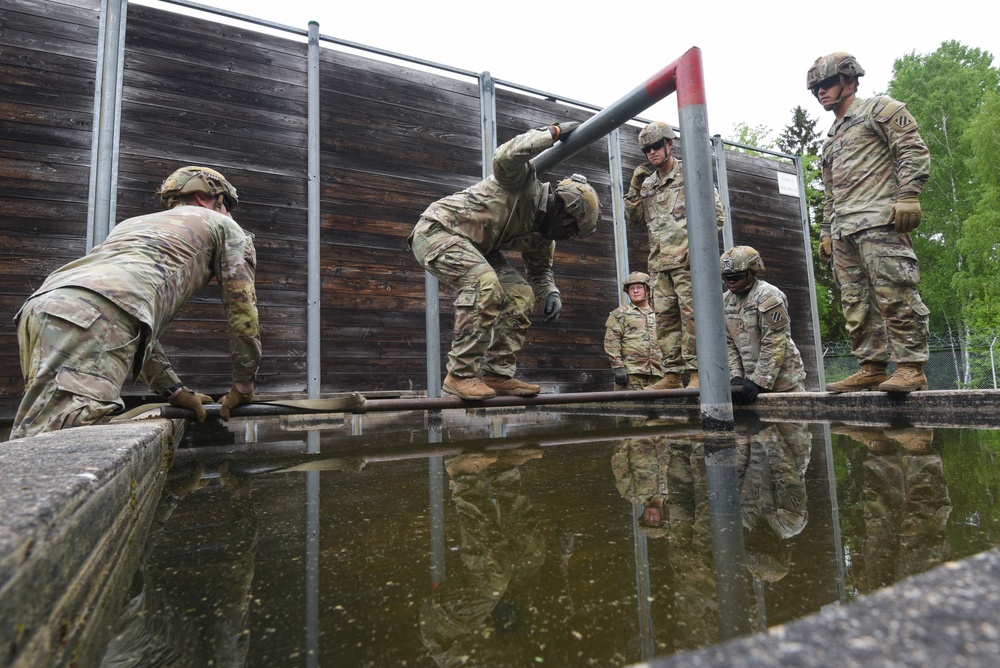 10th BEB teamwork at Leaders Reaction Course