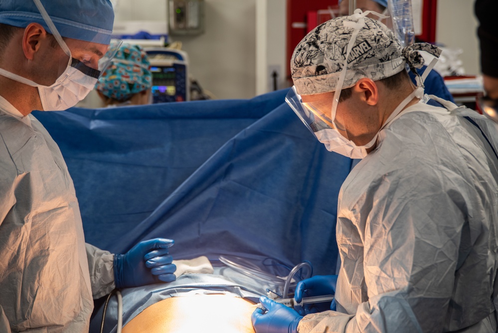 DVIDS - Images - USS Ronald Reagan (CVN 76) Sailors Conduct Surgery ...