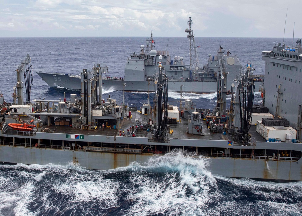 USS Leyte Gulf (CG 55) Conducts Underway Replenishment